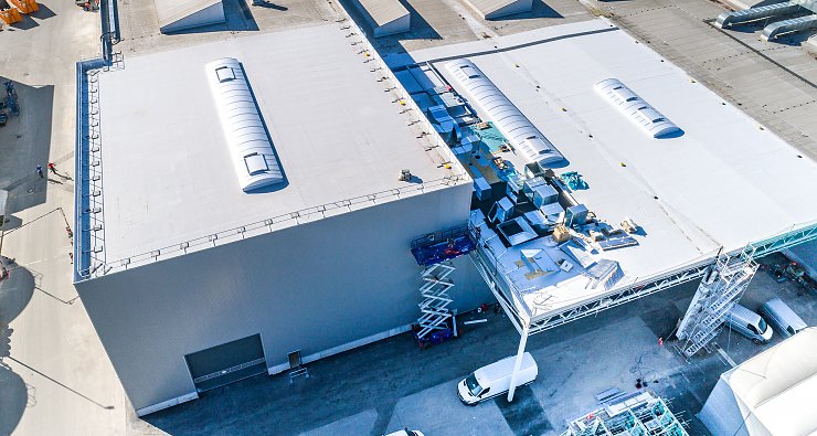Produktionsgebäude Magna Meerane, Sachsen, Schlüsselfertige Erweiterung einer Produktionshalle mit Außenanlagen, einschließlich Ausführungsplanung